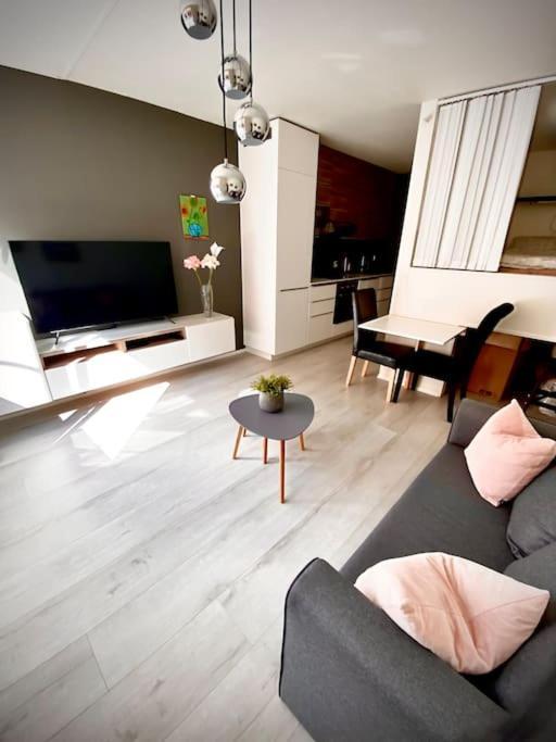 Koselig Og Sentralt Midt I Fargegaten Stavanger Esterno foto