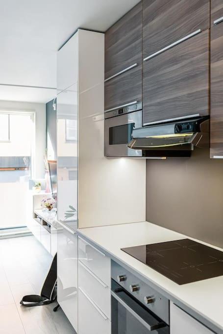 Koselig Og Sentralt Midt I Fargegaten Stavanger Esterno foto